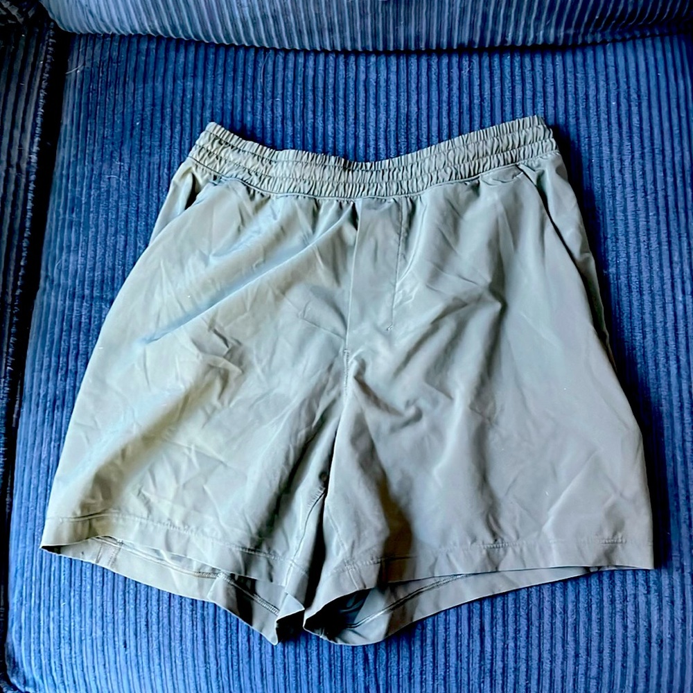 Men’s small 5 inch inseam unlined pace breaker lululemon shorts. Good condition.